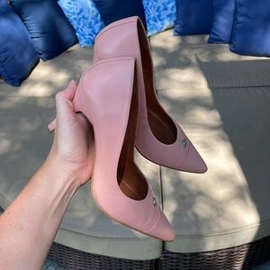 COACH - 3 1/2” pumps in a size 8.5